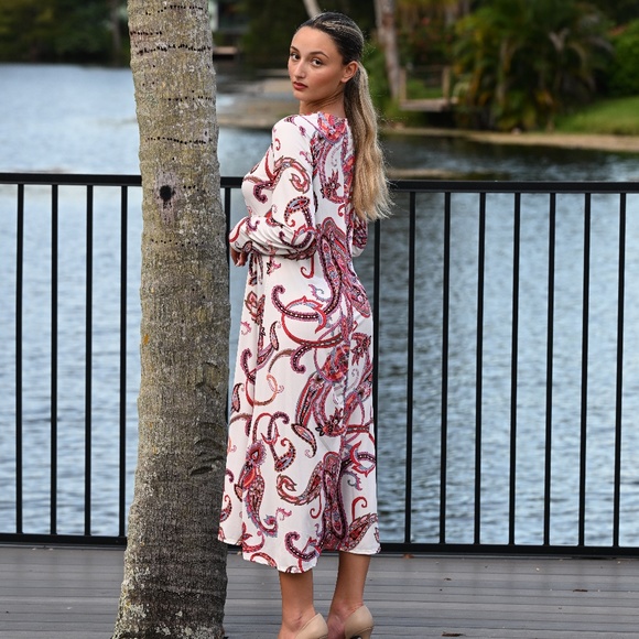 DEVORAH'S SECRET Modest Midi Dress Paisley White/Hot Pink/Coral / Regular& Plus - Picture 4 of 6